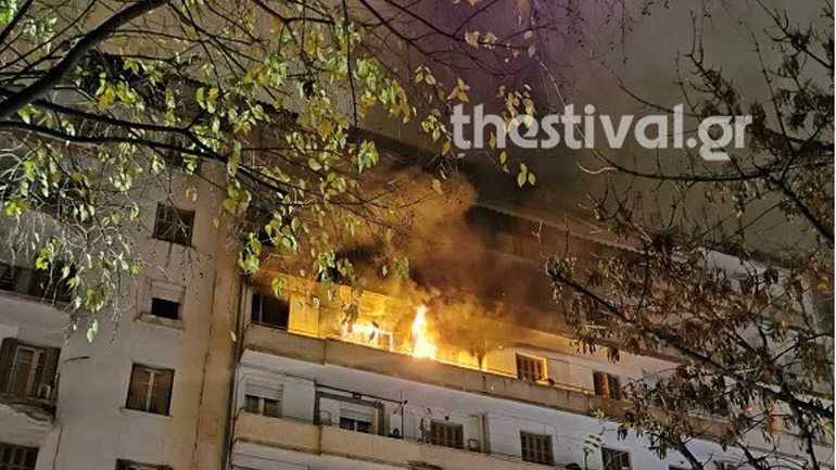 Φωτιά σε διαμέρισμα στο κέντρο της Θεσσαλονίκης- Απεγκλωβίστηκαν τρία ανήλικα παιδιά