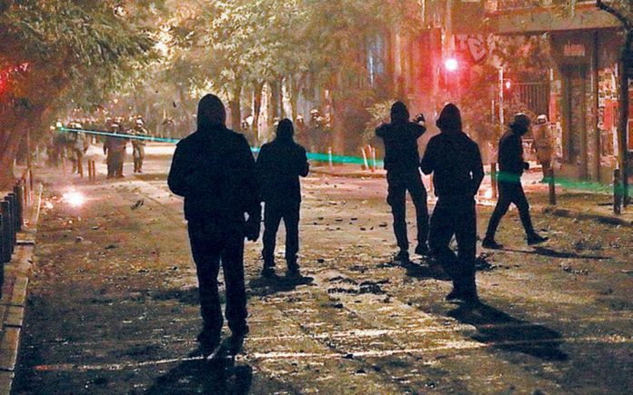 Οι μάσκες του σκι ανησύχησαν την Αστυνομία