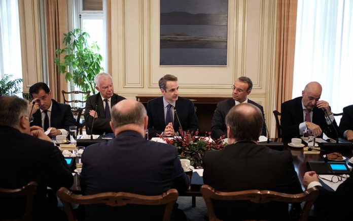 kyr-mitsotakis-gia-pories-den-bori-na-klini-o-dromos-me-50-atoma-i-apofasi-tou-ypourgikou-gia-epidoma-gennisis