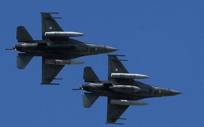 Μαζικές υπερπτήσεις από τουρκικά F16