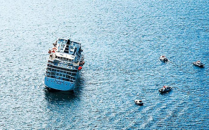 Μόνη λύση, η ανέλκυση του «Sea Diamond» από τον βυθό