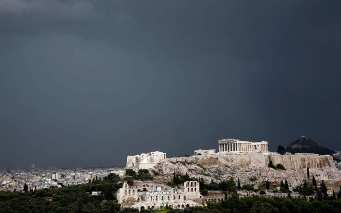 Νεφελώδης με τοπικές βροχές ο καιρός της Παρασκευής