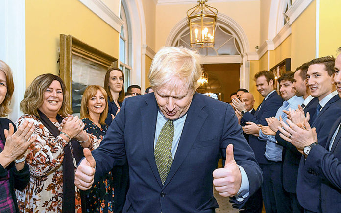 Ολοταχώς προς το Brexit ο Τζόνσον μετά τη νίκη