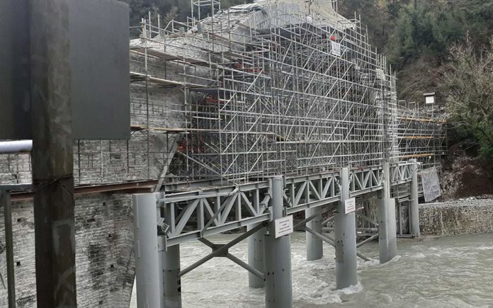 Ορθιο και πάλι το γεφύρι της Πλάκας στα Τζουμέρκα