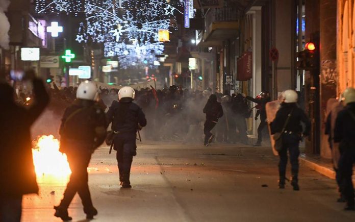 Πάτρα: Μολότοφ και επεισόδια στην πορεία για τον Γρηγορόπουλο – 20 προσαγωγές