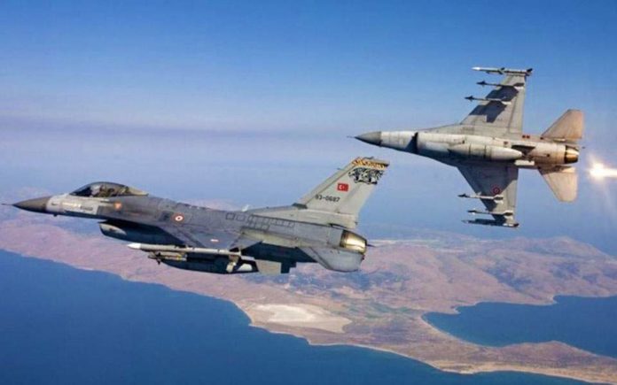 Πτήση τουρκικών F-16 πάνω από τη Ρω