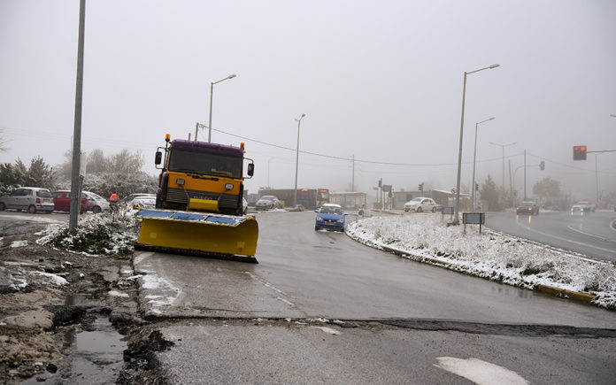Σε πλήρη εξέλιξη η κακοκαιρία - Περαιτέρω πτώση της θερμοκρασίας και ένταση των φαινομένων