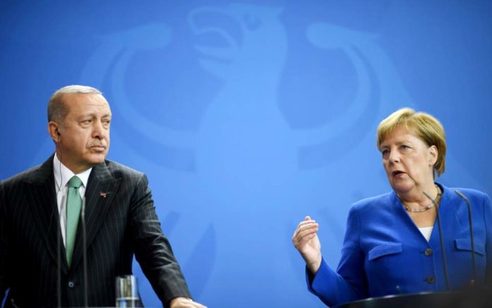 SZ: Στην Τουρκία τον επόμενο μήνα η Μέρκελ για το μεταναστευτικό