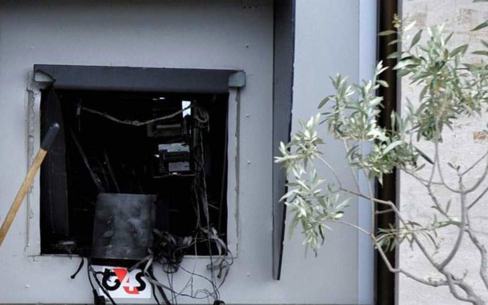 Θεσσαλονίκη: Ανατίναξαν δύο ΑΤΜ και λήστεψαν τα χρήματα