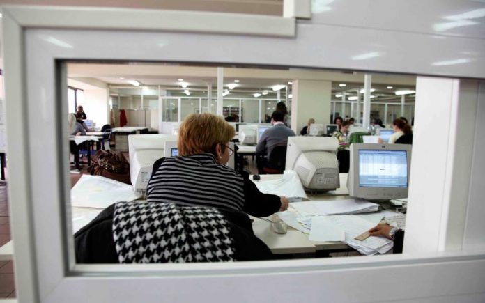 700-000-thesis-ergasias-mas-chorizoun-apo-ta-pro-krisis-epipeda