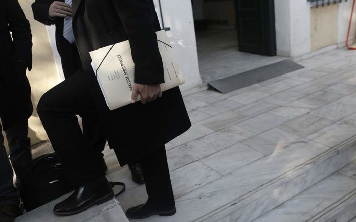 Απόντες πολλοί κατηγορούμενοι στην έναρξη της δίκης για τις φονικές πλημμύρες στη Μάνδρα
