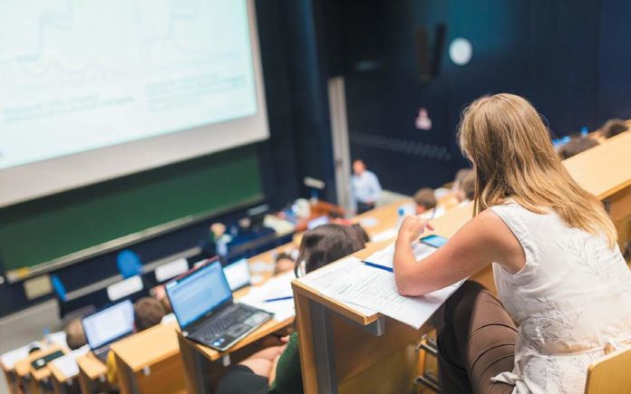 «Ασφαλή» τα βρετανικά πτυχία για τους Ελληνες φοιτητές