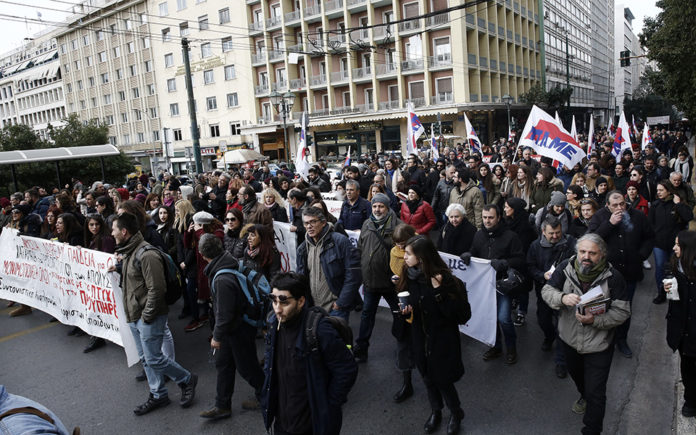 Επεισόδια στο εκπαιδευτικό συλλαλητήριο (φωτογραφίες)