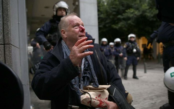 Επίθεση εναντίον φωτορεπορτέρ της Deutsche Welle στο Σύνταγμα