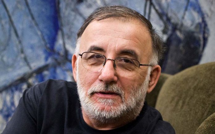 Οικογένεια Θάνου Μικρούτσικου σε Μενδώνη: Οχι στην προσφορά για κηδεία δημοσία δαπάνη