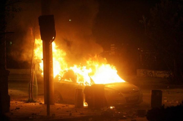Καταδρομικές επιθέσεις και εμπρησμοί όλη τη νύχτα