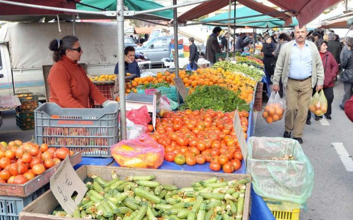 Κουπόνια και δωρεάν προϊόντα στις λαϊκές για τις ευαίσθητες κοινωνικά ομάδες