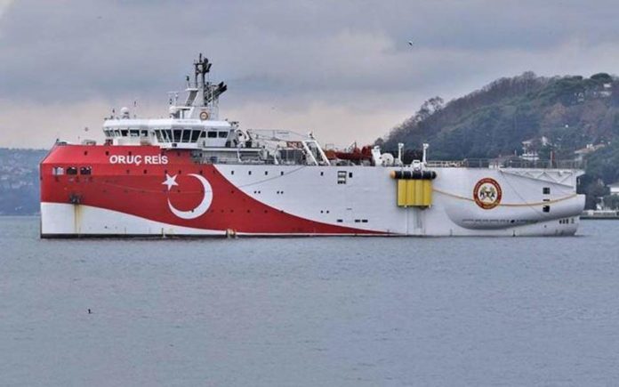 Με πορεία εκτός της ελληνικής υφαλοκρηπίδας το «Ορούτς Ρέις»