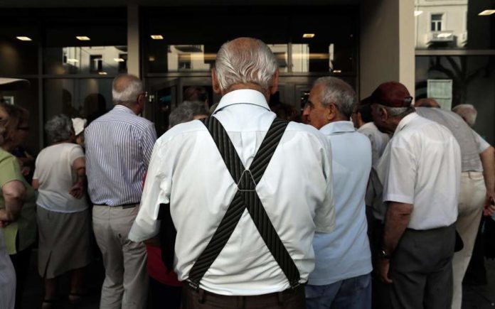 Νωρίτερα οι συντάξεις Φεβρουαρίου - Οι ημερομηνίες καταβολής