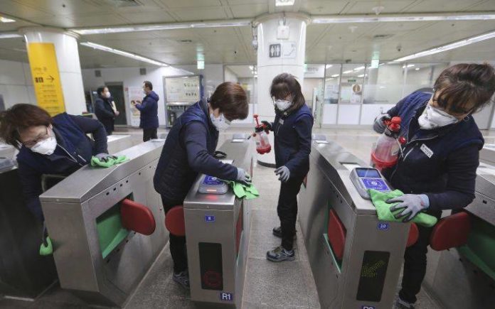 Ο νέος κοροναϊός κολλάει από απόσταση 2 μέτρων