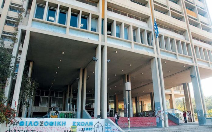 Παραμένουν τα ερωτήματα για τα κολέγια