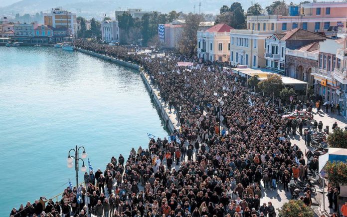 Προσφυγικό: Στους δρόμους οι κάτοικοι της Λέσβου