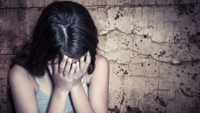Θύμα βιασμού έπεσε 14χρονη από άγνωστο που είχε γνωρίσει στο διαδίκτυο