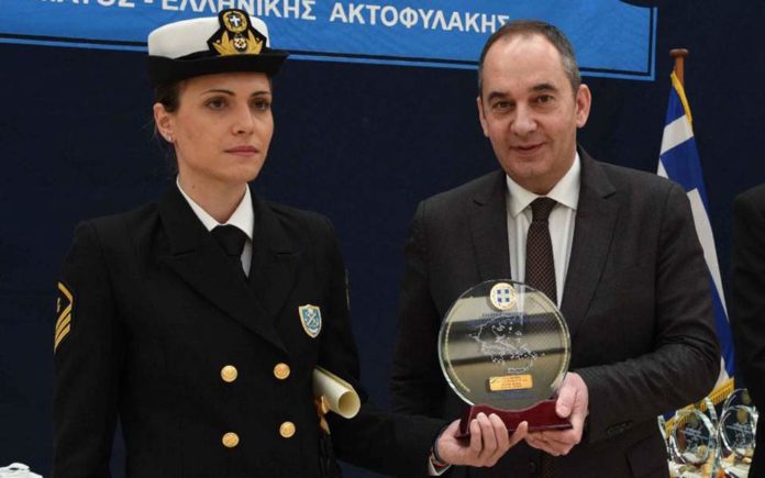 Τιμήθηκε η κυβερνήτης του σκάφους του «ήρωα» του Αιγαίου Κυρ
