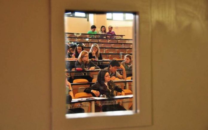 Υψηλοί τόνοι στην Επιτροπή της Βουλής για τα πανεπιστήμια