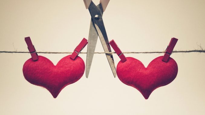 10-signos-de-que-algo-se-rompio-en-la-pareja-y-el-amor-se-termino-678x381