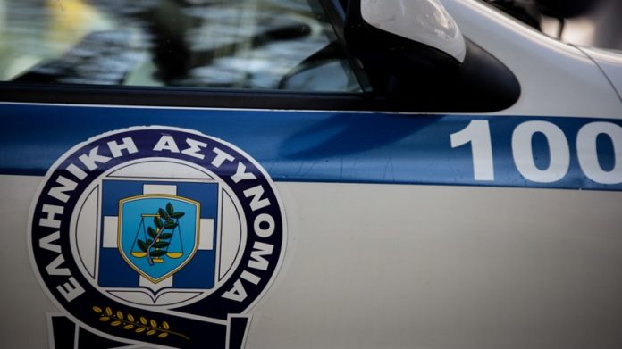 Χειροπέδες σε μέλη σπείρας: Έκλεβαν αυτοκίνητα και λήστευαν σπίτια στην Αττική