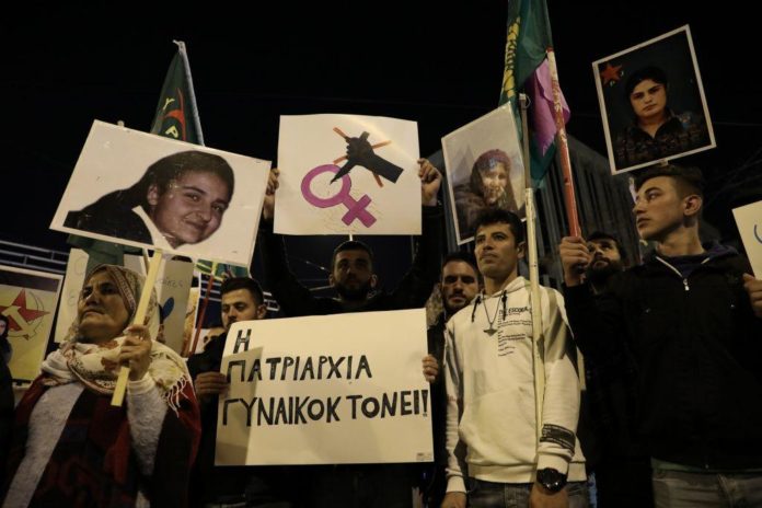 Οι γυναίκες της Ροζάβα διαμαρτύρονται για την έμφυλη βία