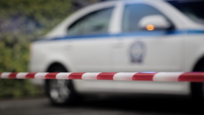 Εισέβαλαν με αυτοκίνητο σε κατάστημα στον Ασπρόπυργο