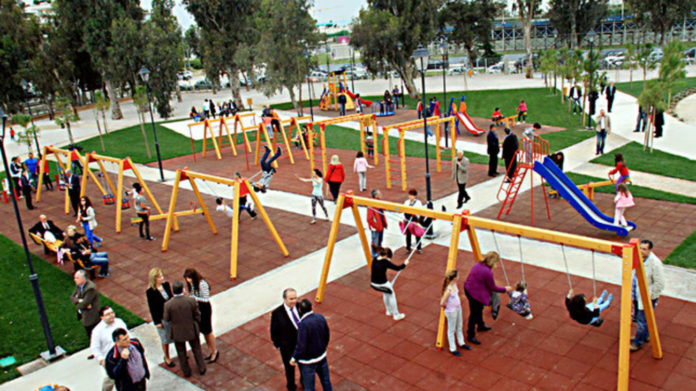 to-palaio-faliro-apokta-tin-prwti-paidiki-xara-gia-amea.w_hr