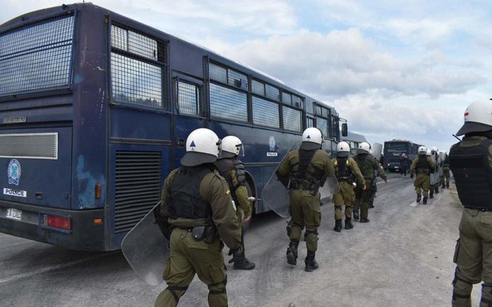 Μέλη του ακροδεξιού Κινήματος Ταυτότητας στη Μυτιλήνη