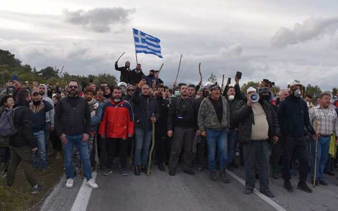 Μυτιλήνη: Επίθεση εναντίον τους κατήγγειλαν ξένοι «δημοσιογράφοι πατριωτικού περιοδικού»