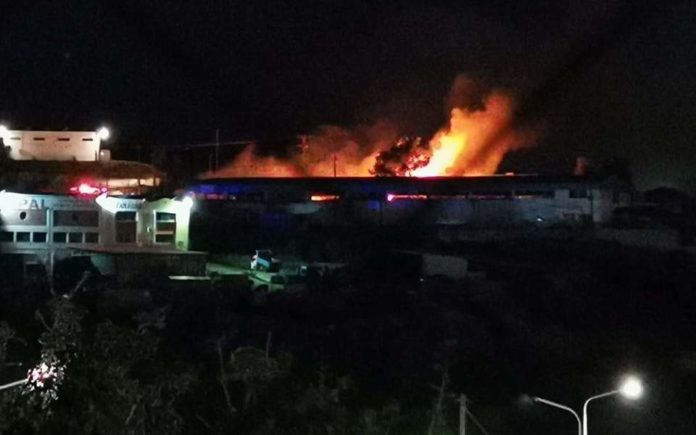 Μυτιλήνη: Στις φλόγες εγκαταστάσεις ΜΚΟ (βίντεο)