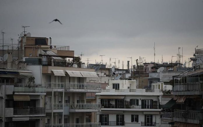 Συννεφιασμένη και βροχερή η Κυριακή σε μεγάλο μέρος της χώρας