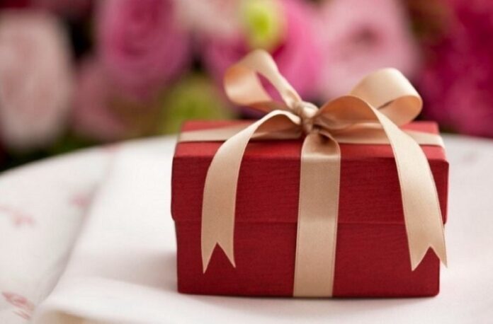 2eef2e_be42a3_thehomeissue_gift (1)