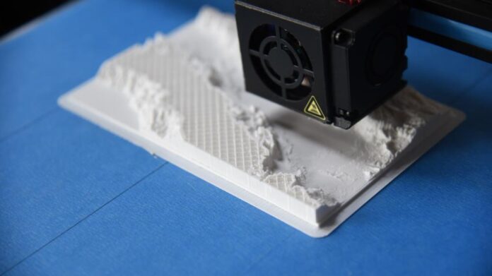 amin-hasani-3d-printing-trisdiastati-ektyposi-unsplash