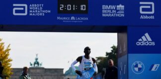 Μαραθώνιος Βερολίνου: Ο Κιπτσόγκε έσπασε το παγκόσμιο ρεκόρ (video)