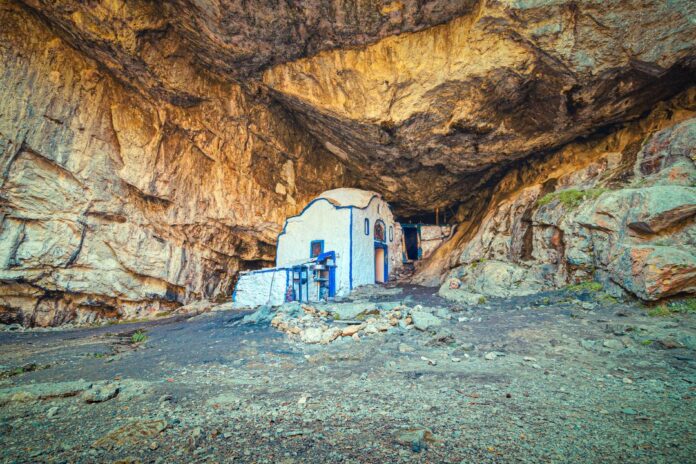 agio spilaio dionysou