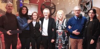 Τιμητική πλακέτα στον Βασίλειο Ευκαρπίδη από το Δ.Σ. της Εστίας Πιερίδων Μουσών