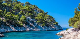 15 Γαλάζιες Σημαίες στην Πιερία για το 2025 | Ανακοινώθηκε η λίστα με τις Γαλάζιες Σημαίες 2025