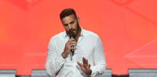 Δημοσιογράφος μήνυσε τον ευρωβουλευτή Νίκο Παππά για ξυλοδαρμό