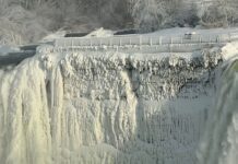 Πάγωσαν οι καταρράκτες του Νιαγάρα στην καναδική πλευρά