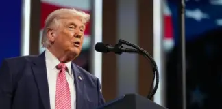 Τραμπ: Διαπραγματευόμαστε αλλά να ανοίξουν τα στενά του Ορμούζ – Διαρκή πυρά από Ιράν και Ισραήλ