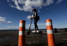 Αλλάζουν όλα στα ηλεκτρικά πατίνια: Πλήρης απαγόρευση σε ανήλικους και «μπλόκο» στις «γουρούνες» στα νησιά