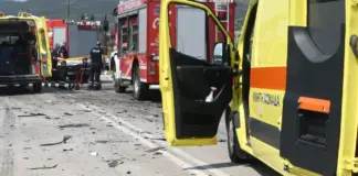 Νταλίκα συγκρούστηκε με ΙΧ μετά τα διόδια Μαλγάρων – Μία γυναίκα νεκρή