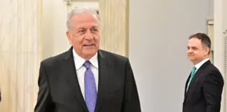 Ένταλμα σύλληψης για Αβραμόπουλο – Τι απαντά ο πρώην Επίτροπος